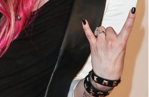 Avril Lavigne inel logodna