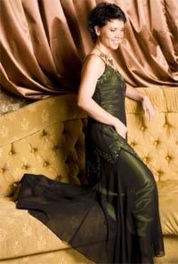 Concert Luminita Anghel in Purple