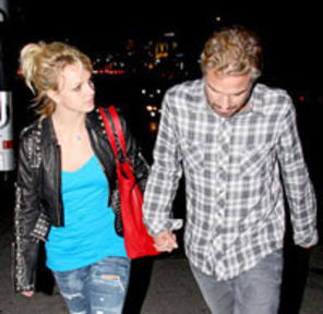 Britney Spears a sarbatorit fara sampanie si a primit un BMW
