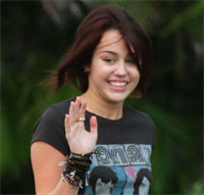 Miley Cyrus e... intr-un papuc!