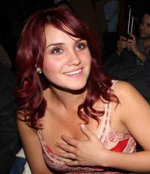 La 24 de ani, Dulce Maria are in plan un album si o carte