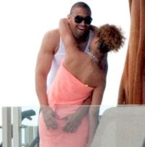 Rihanna, in ipostaze tandre cu noul iubit: Matt Kemp (poze)