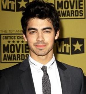 Joe Jonas vrea si el cariera solo?
