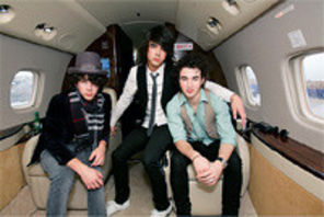 Castigatorii concursului Jonas Brothers