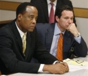 Conrad Murray se preda Politiei