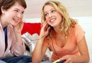 Adolescentii care asculta muzica mai mult de o ora pe zi au migrene