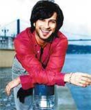 Tarkan a ajuns azi in Romania