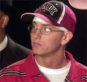Eminem infirma zvonurile retragerii si lanseaza noul album - `The Re-Up`