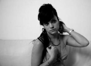 Lilly Allen  castigatoare la Digital Music Awards