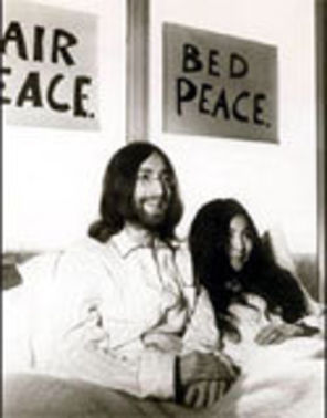 Yoko Ono ofera premii de ziua lui John Lennon