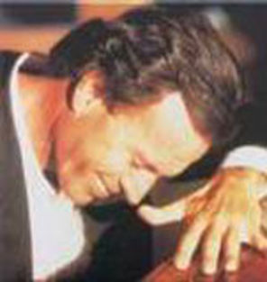 Julio Iglesias va fi tata pentru a opta oara la 64 de ani
