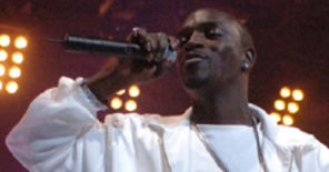 Akon alaturi de Michael Jackson, Elton John si Whitney Houston