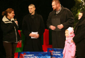 Cleopatra si Pavel Stratan au cantat pentru 10 fetite orfane