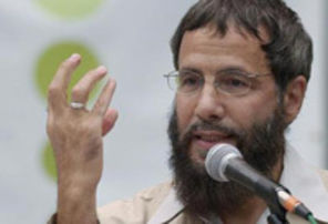 Dupa 30 de ani, Cat Stevens canta din nou la chitara