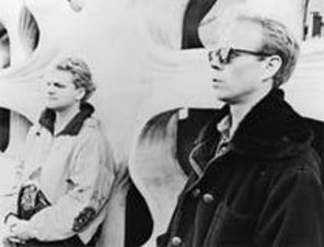 `Light At The End of The World`- un nou material Erasure