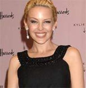 Kylie Minogue a pozat in costum de baie