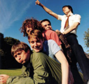 Kaiser Chiefs scot album dupa album