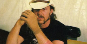 Manusa lui Hetfield  - aruncata pe eBay