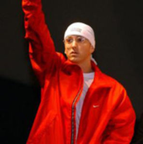 Eminem isi cenzureaza fosta sotie