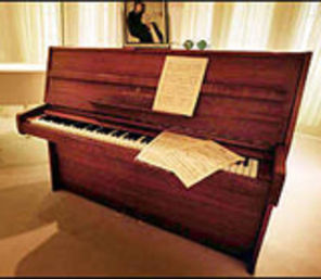 Pianul lui John Lennon in turneu mondial