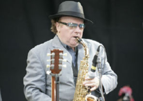 Tom Jones pe `Best of Van Morrison Vol.3`