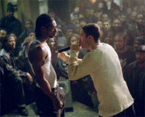 Eminem cumpara `Adapostul` din 8 Mile