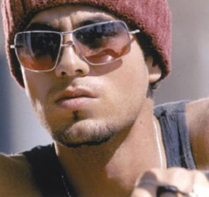 Enrique Iglesias nu vrea sa concureze cu tatal sau