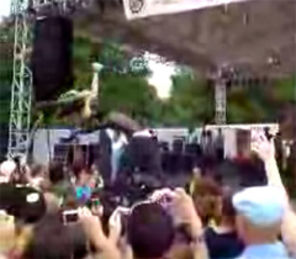 Akon  - alt concert cu scandal