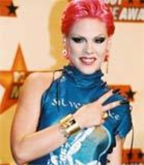 Pink canta in duet cu tatal ei