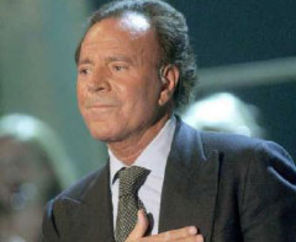 Julio Iglesias aduce romantismul la Bucuresti