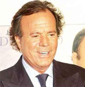 Julio Iglesias - cetatean de onoare al Bacaului