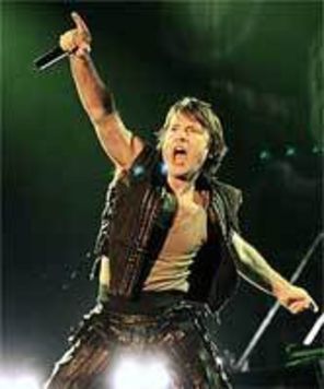 Vocalistul Iron Maiden - comentator la Aero Grand Prix din Romania