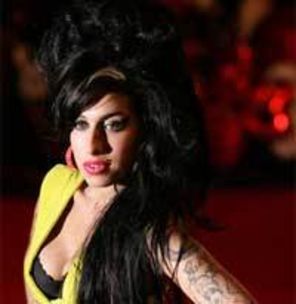 Amy Winehouse s-a internat la reabilitare