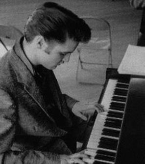 Pianul lui Elvis, scos la licitatie
