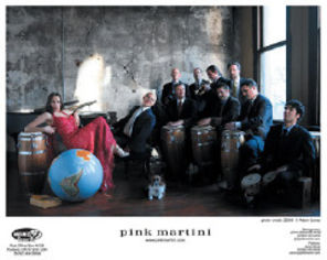 Pink Martini concerteaza la Sala Palatului