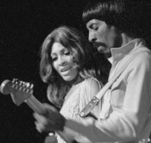 Ike si Tina Turner isi spun povestea