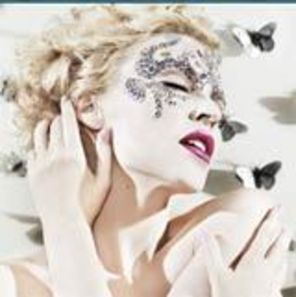 Kylie Minogue lanseaza `2 Hearts` pe 5 noiembrie