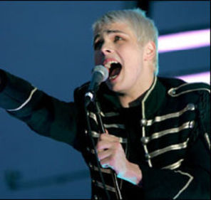 Solistul My Chemical Romance s-a insurat