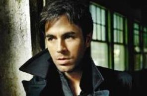 Enrique Iglesias isi promoveaza noul album in `Tanar si nelinistit`