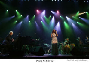 Votca si whisky in culise la Pink Martini