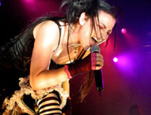 Solista Evanescence - despre `Good Enough` si muzica noua