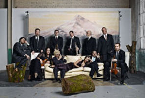 Pink Martini sarbatoreste Halloween-ul in Romania