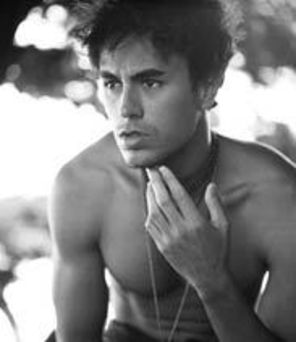Enrique Iglesias a suferit de sindromul Oedip
