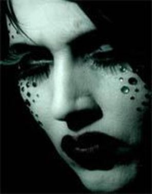 Marilyn Manson vrea sa faca avere vanzandu-si... preputul