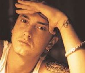 Eminem a petrecut sarbatorile in spital