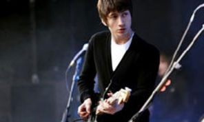 Solistul Arctic Monkeys prezinta proiectul The Last Shadow Puppets