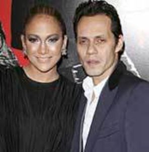 Jennifer Lopez si-a botezat gemenii