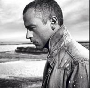 Eros Ramazzotti iubeste o romanca