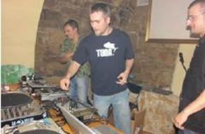 Suie Paparude sarbatoreste lansarea `A fost odata...` in Studio Martin
