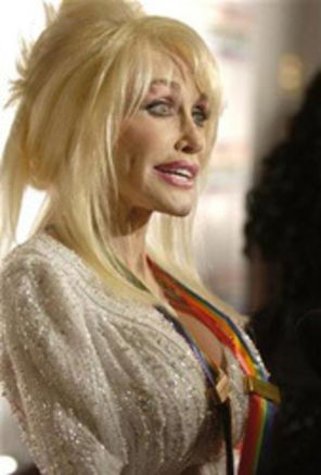 Dolly Parton - repaus din cauza sanilor